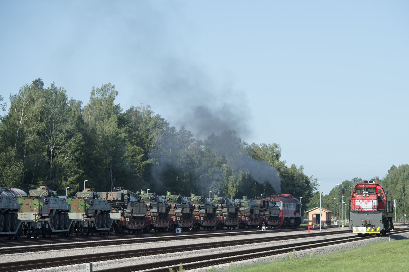 French military prepares to transport weapons by rail