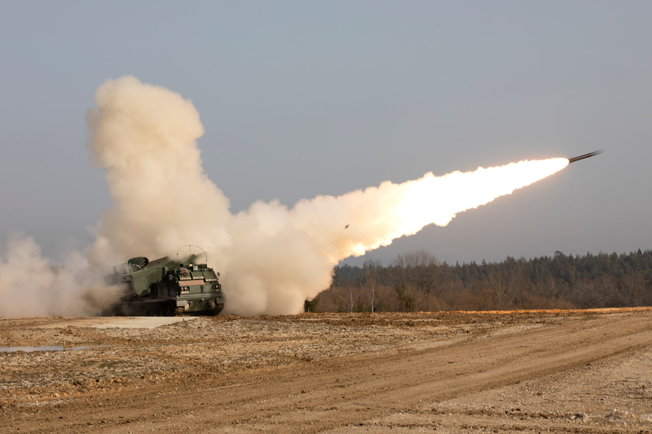 Training Reduced-Range Practice Rockets (RRPR) launch from M270 MLRS / Photo credit: U.S. DoD