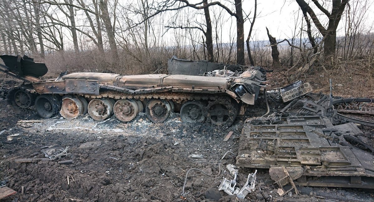 A tank of occupiers that was destroyed by NLAW ATGM, Russians Lose 5 of Their Tanks Per 1 Tank of Ukraine’s Armed Forces: Zelensky Stressed the Importance of Supplying Weapons, Defense Express