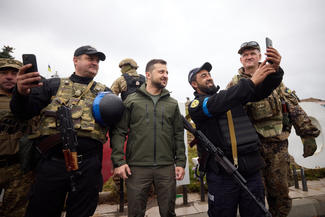 President of Ukraine Heads Raising the State Flag Ceremony in De-occupied Izyum, Awarded Ukrainian Defenders, Defense Express