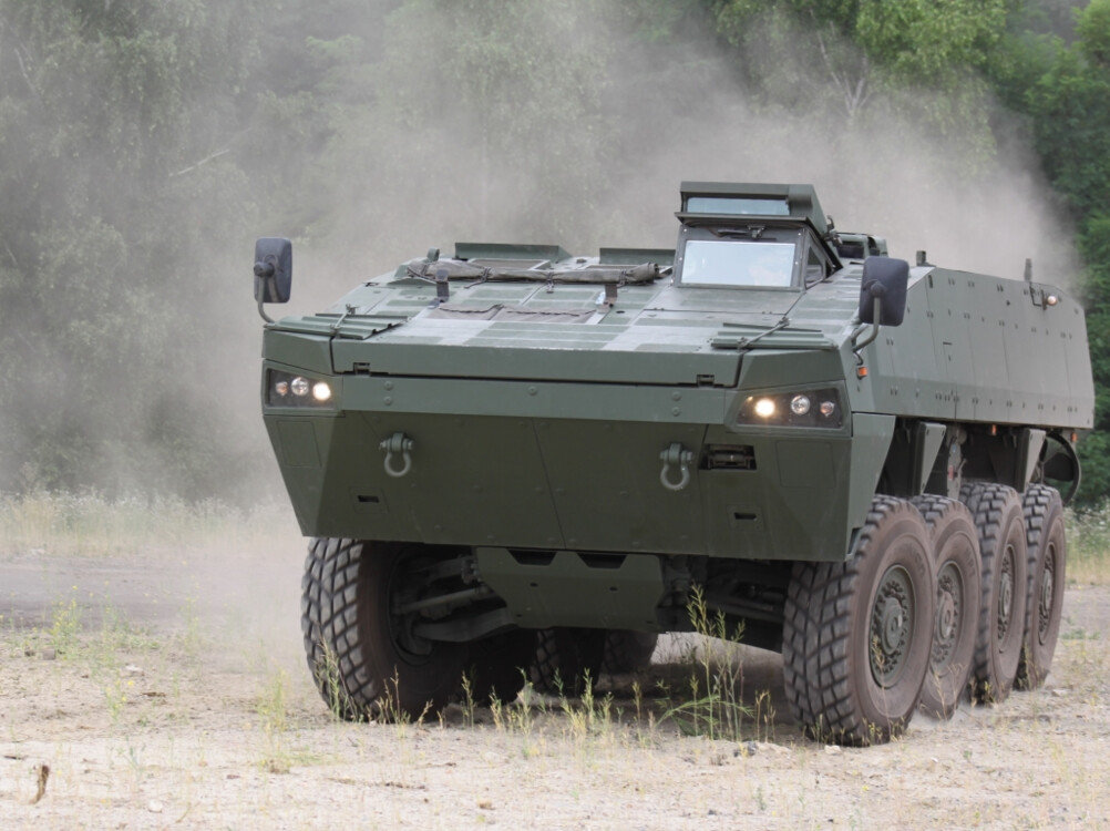 The base version of the Rosomak: an 8x8 vehicle fitting up to 8 personnel inside