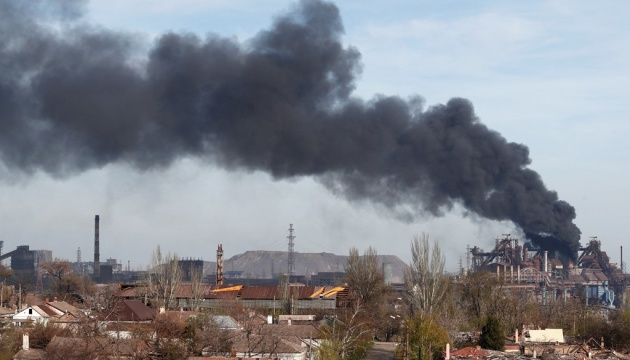 Russian forces resume massive shelling of Azovstal plant after evacuation effort, Defense Express