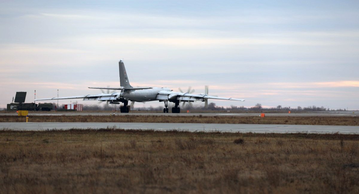 How Many Tu-22M3, Tu-95MS, Tu-160, MiG-31K Pilots Can There Be in russia, and Is It Easy Punish Them, russian Tu-95MS strategic heavy nuclear bomber, Defense Express