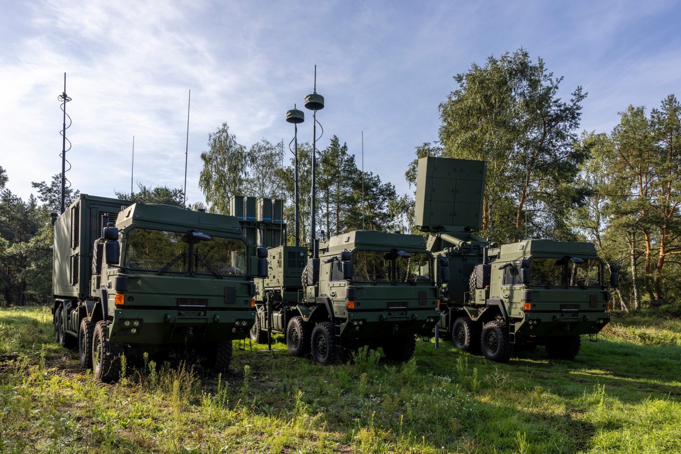 IRIS-T SLM air defense missile system of the Latvian Armed Forces / Defense Express / Diehl Invests €1B to Ramp Up IRIS-T System Production For Ukraine and EU