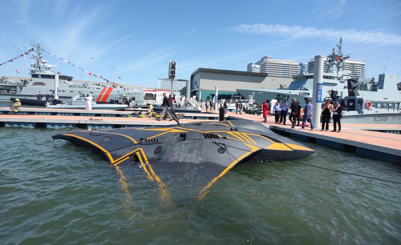 Kronos prototype is launched into the water, First Submarine From Ukrainian Developers: Six Leonardo Torpedoes and Remote Control, Defense Express