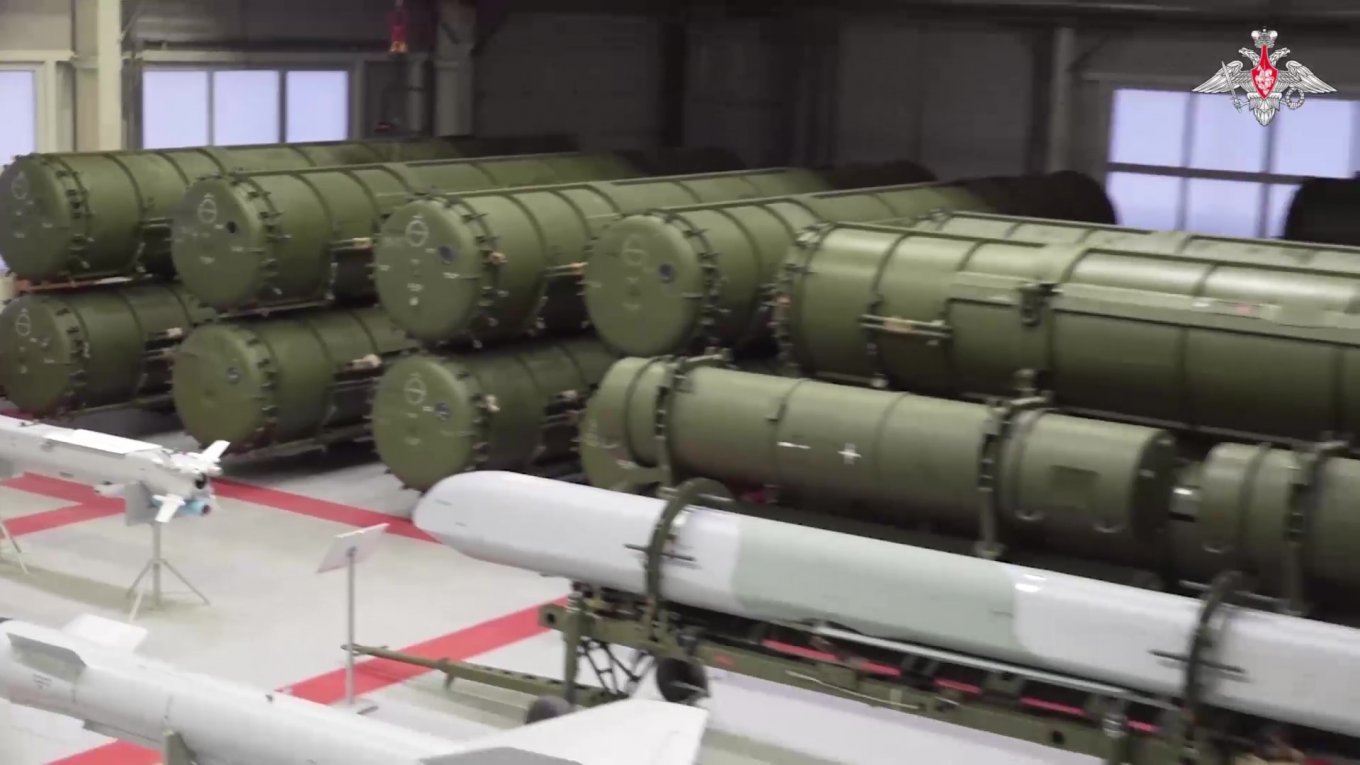 russian Minister Shoigu Complains and Demands a Significant Increase in the Range of the Kh-59MK Missile, Kh-101 cruise missile and unknown transport containers, Defense Express