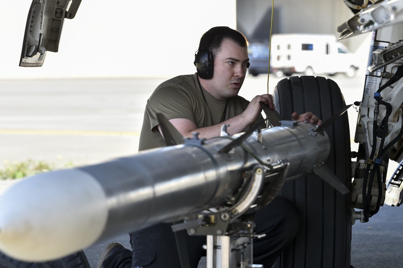 Poland to Buy New AIM-120D Missiles — Now More Expensive Than Meteors, AIM-120 AMRAAM