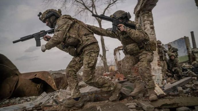 Ukrainian Troops Holding Line Near Bakhmut While russian Occupiers Losing Hundreds in Killed During Offensive, Defense Express