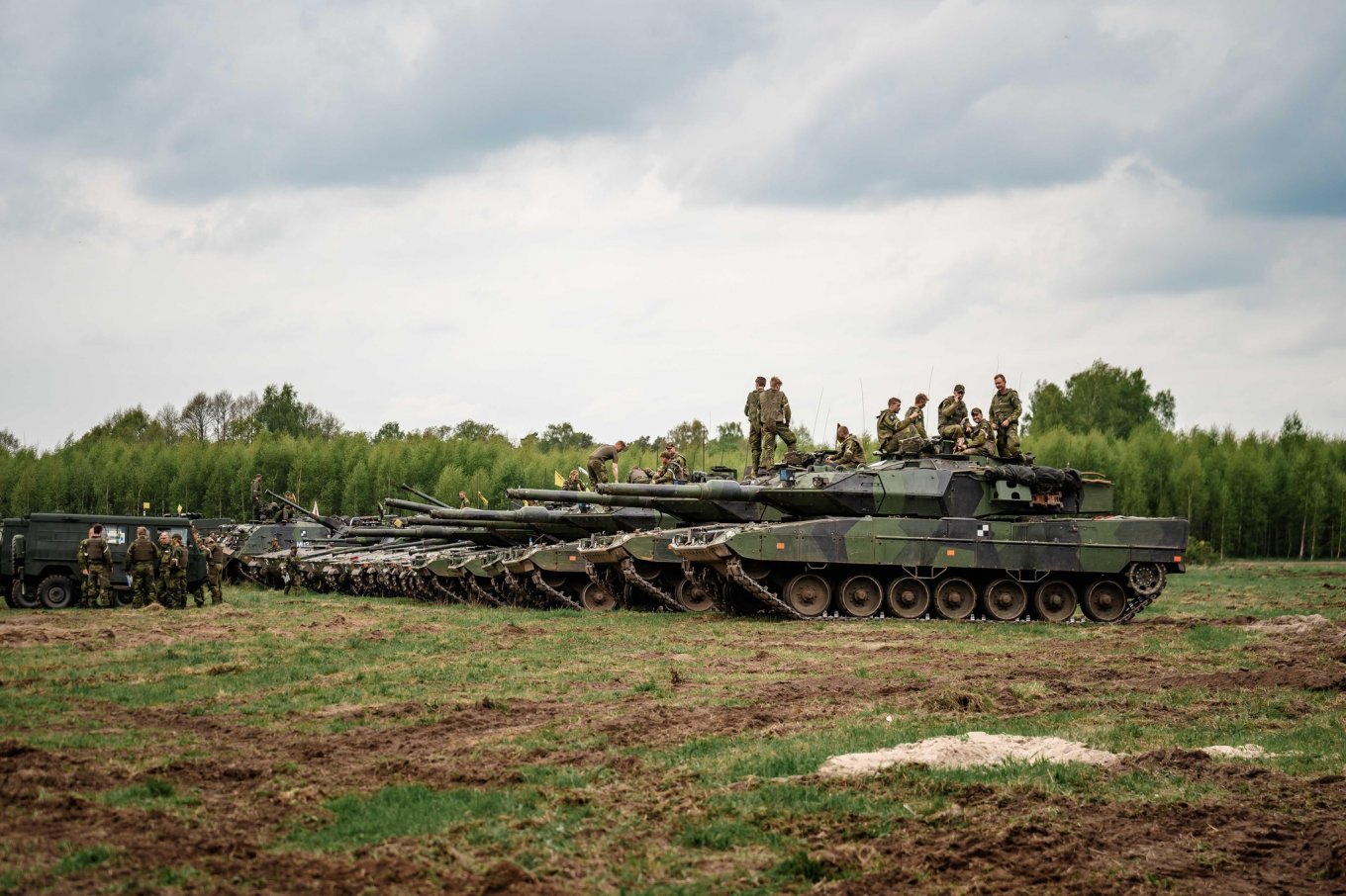 The Stridsvagn 122 tanks Defense Express Sweden Sends New Assistance Package for Ukraine, Including Parts for CV90 Vehicles and Leopard 2 Tanks, Proposes Missile Purchase by the U.S. for Ukraine