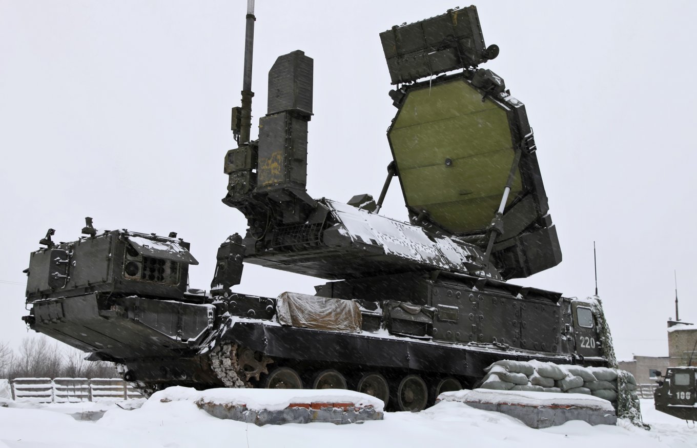 9S32M radar targeting radar of the S-300V air defense system / Defense Express / Ukraine's Deep Strikes Take Down Air Defense Radars in russia