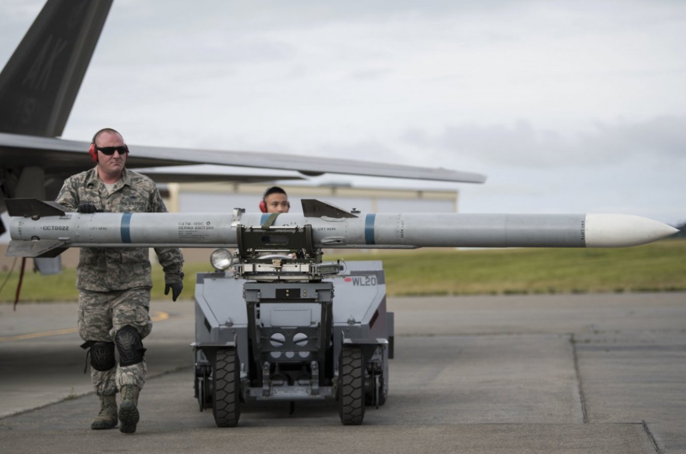 AIM-120 AMRAAM