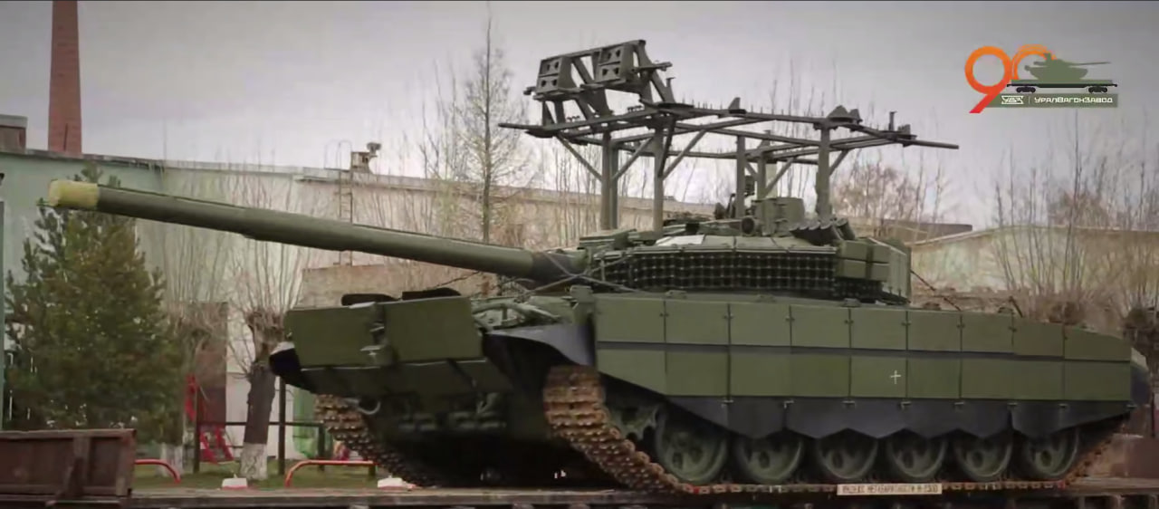 An example of factory-standard configuration of tanks delivered to the troops by Uralvagonzavod in spring 2026 Defense Express Libya Receives russian Tanks With Ukraine-War Drone Defenses