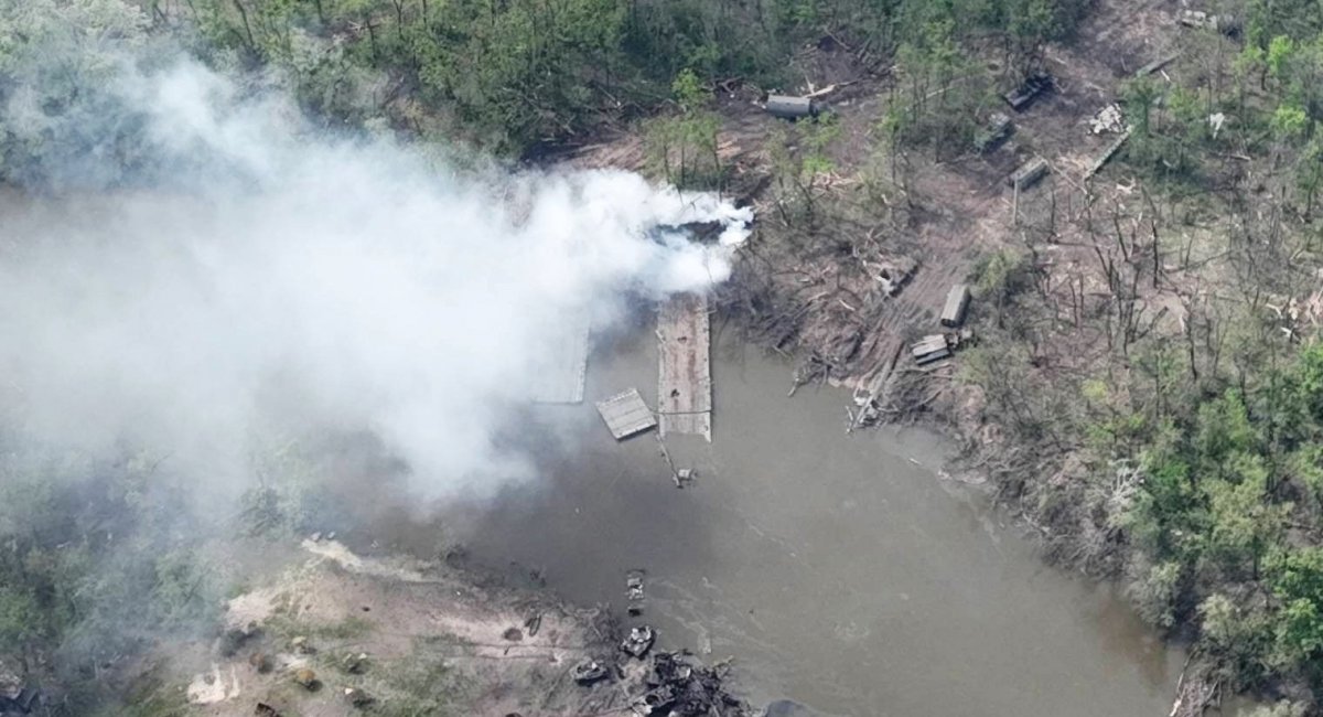 Destroyed russia's pontoon bridge, Defense Express