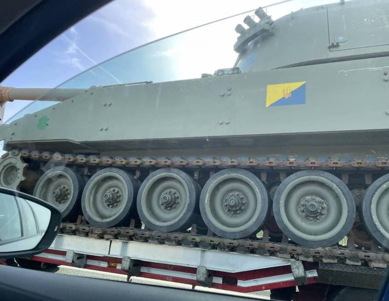 The Italian 155-mm M109L turreted self-propelled howitzer with Ukrainian flag, October, 2022 Defense Express Italian M109L Howitzers Were Spotted at the Railway Station, probably Heading to Ukraine (video)