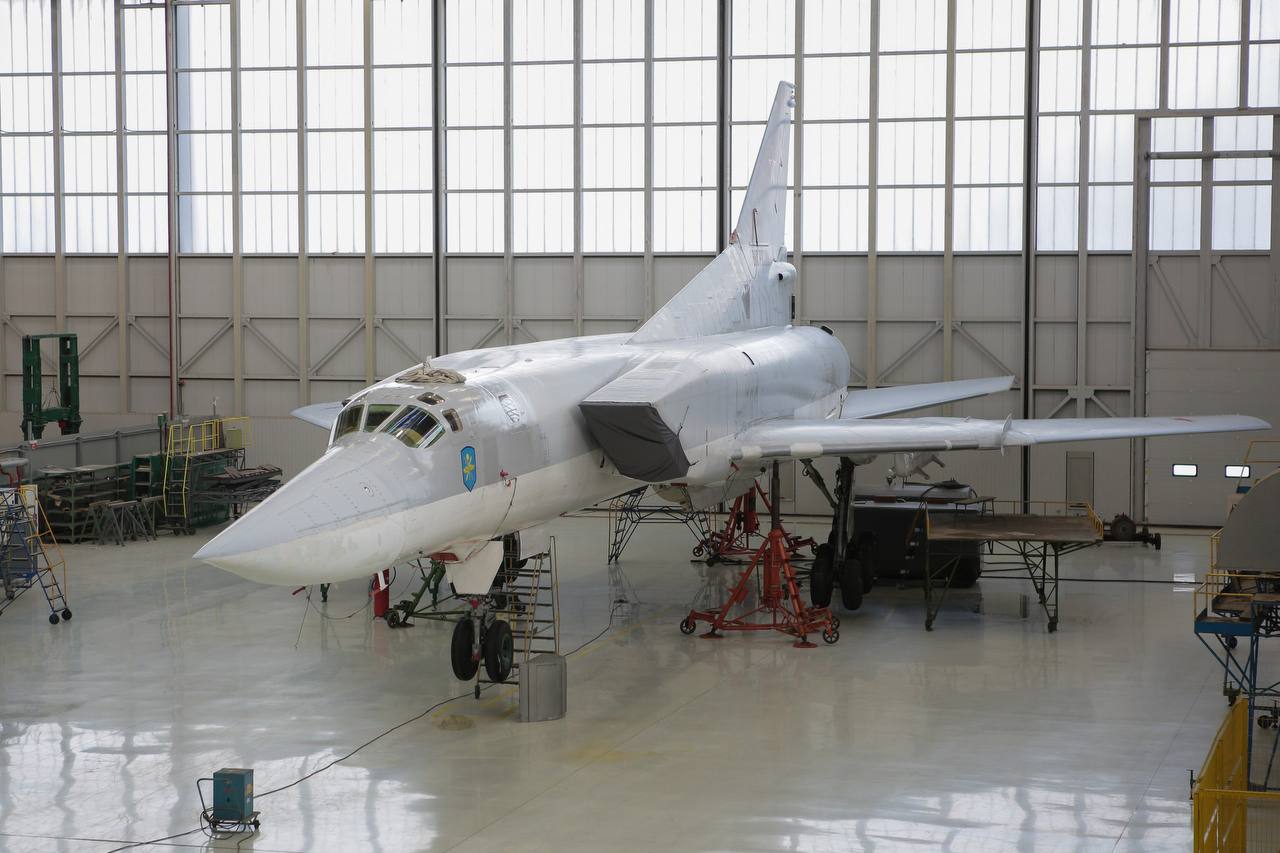 Tu-22M3 / Defense Express / How Many Years and Billions russia Will Need to Restore Tu-160, Tu-95MSM and Tu-22M3 Losses in Ukrainian Operation