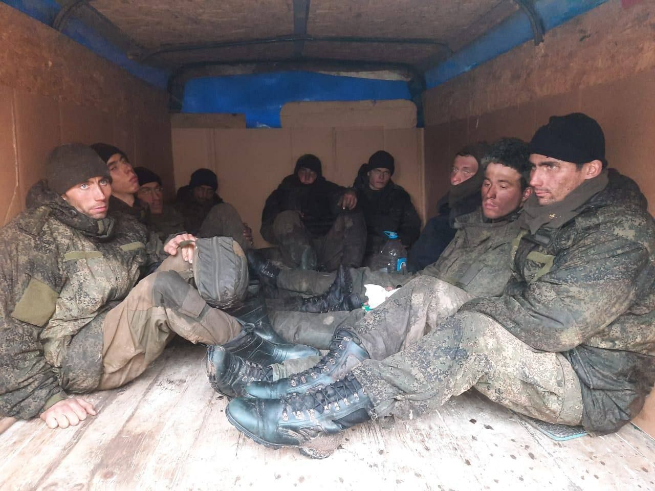Russia’s prisoners of war captured on the outskirts of Sumy, Ukraine, Defense Express