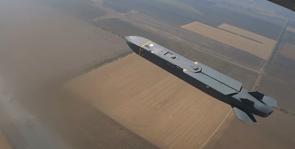 Illustrative photo: a Ukrainian Su-24 tactical bomber launches a Storm Shadow cruise missile / Defense Express / NATO Calls to Give Medium-Range Missiles to Ukraine But Are There Any to Spare