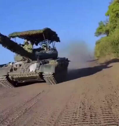 Ukraine’s Defense Intelligence States russians Begin to Transfer Outdated T-62 tanks to Frontline, russian T-62 tank with improvised protection measures, October 2023