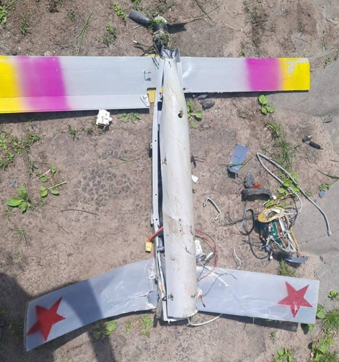 One of these russian AI-powered swarm drones with painted wings / Defense Express / Swarm Tactic Test-Drive, Or Why russians Mark Their Attack Drones' Wings With Paint