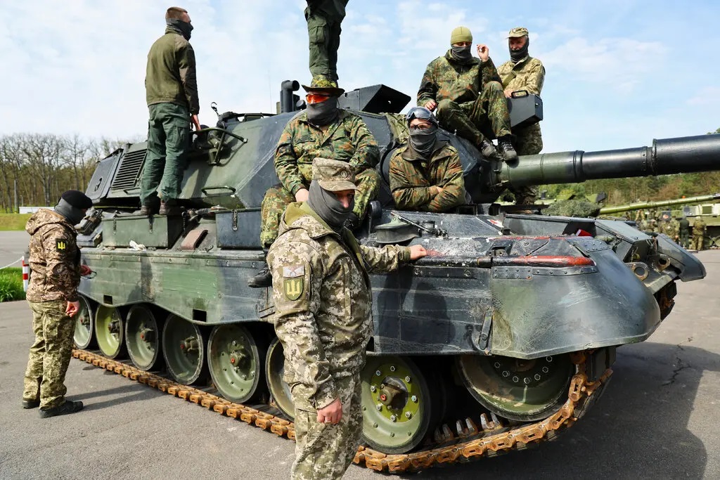 Ukrainian soldiers training with Leopard 1A5 in Germany, summer 2023