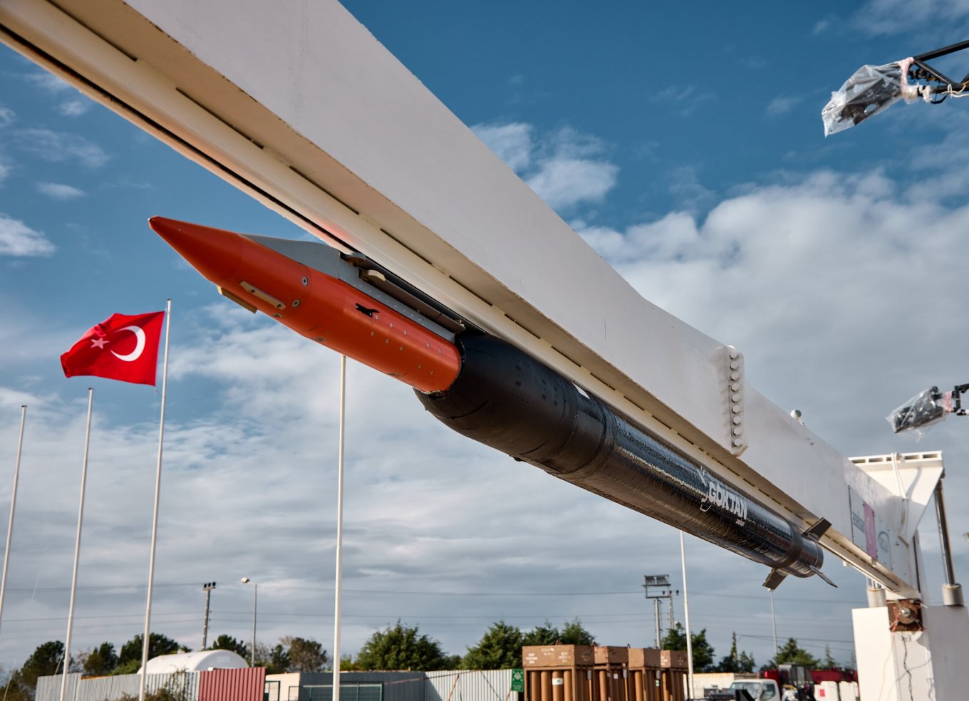 Göktan surface-launched deep strike weapon / Defense Express / Turkiye Shows First Test of Göktan, a Domestic Analog of GLSDB (Video)