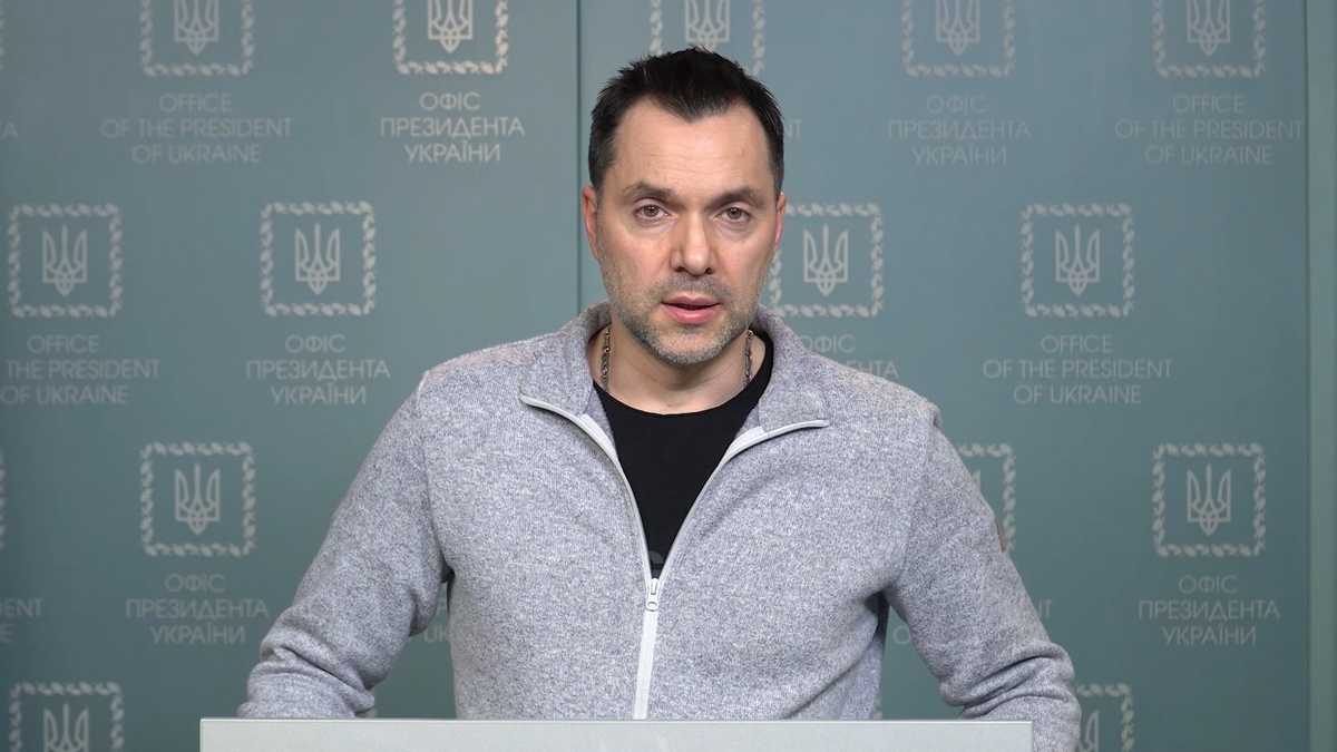 Adviser to the head of the President's Office of Ukraine Oleksiy Arestovych: Ukraine repulses ten enemy attacks in Donbas in 24 hours, destroys 12 tanks, Defense Express, war in Ukraine, Russian-Ukrainian war