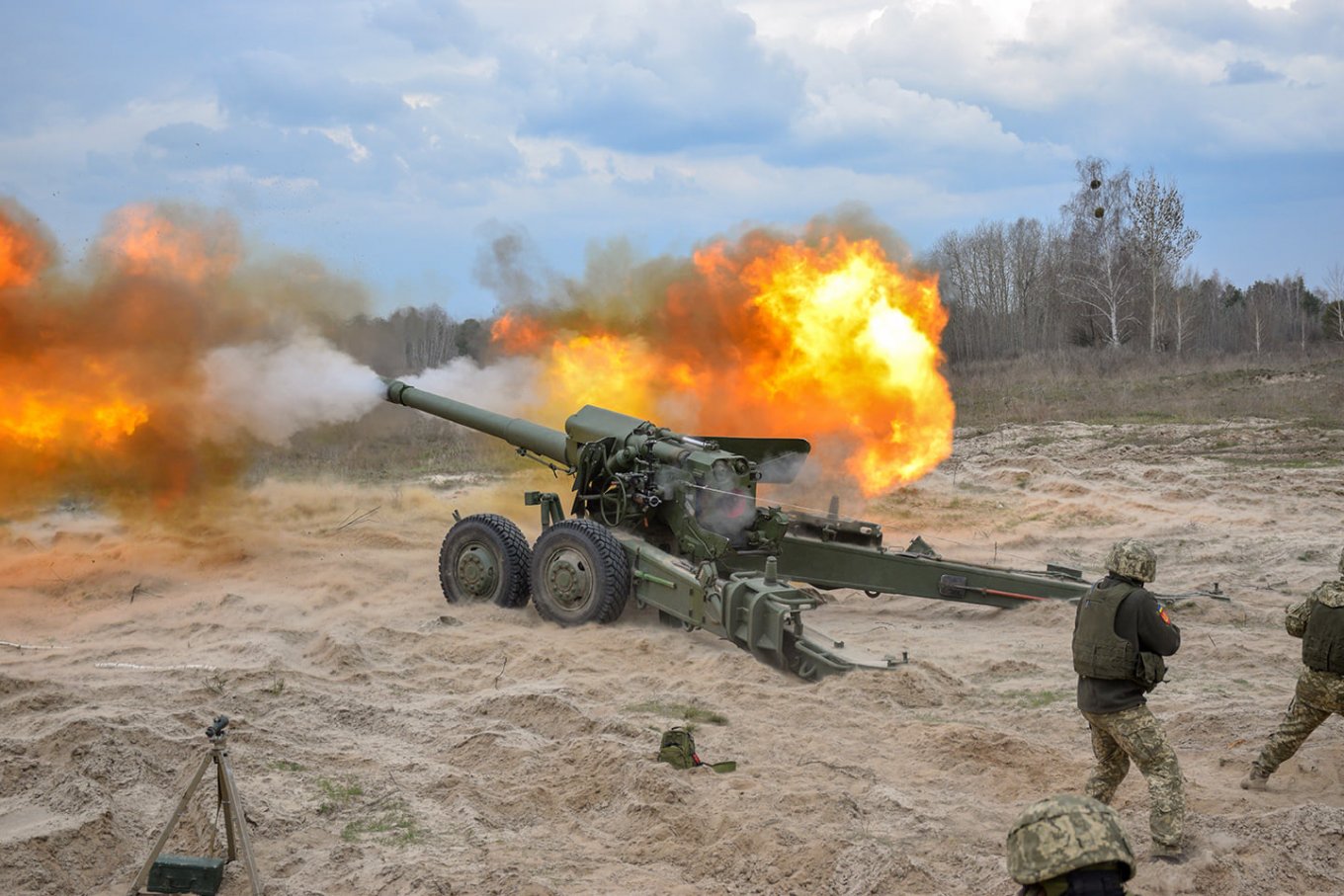 Gunners of the 26th Artillery Brigade fire from 152 mm Giatsint towed field gun, Defense Express