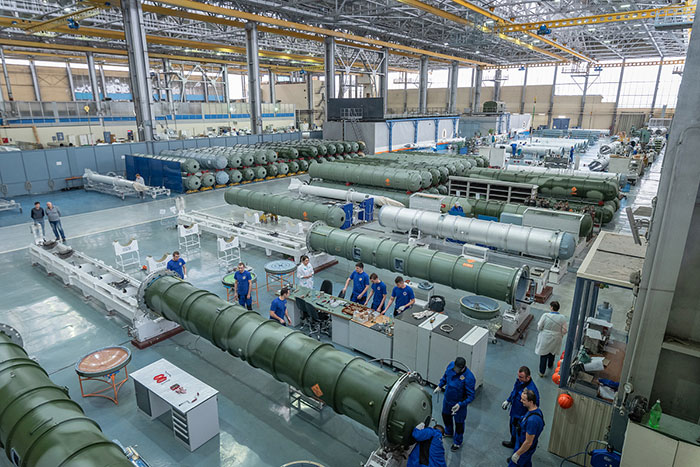 Illustrative photo: production of 48N6 anti-aircraft missiles for S-400 air defense systems at MMZ Avangard, russia / Defense Express / Defense Sector Keeps russian Industry Afloat, Local Media Write Revealing Deeper Problems