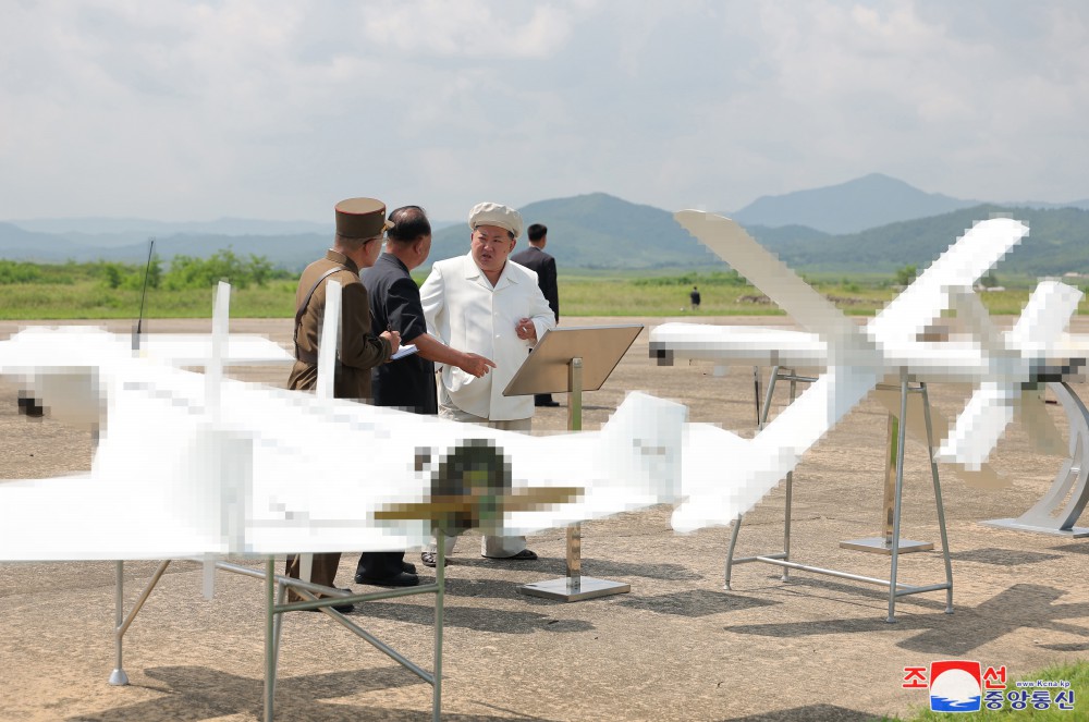Visual copies of the Harop (IAI) and Hero 400 (Uvision) alongside Kim Jong Un