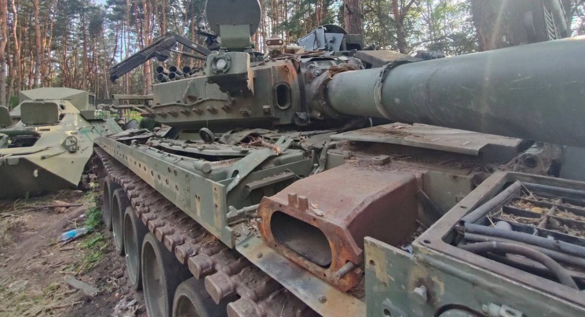 A damaged T-90M Proryv tank of the russian army, which became a "parts donor," July 2023