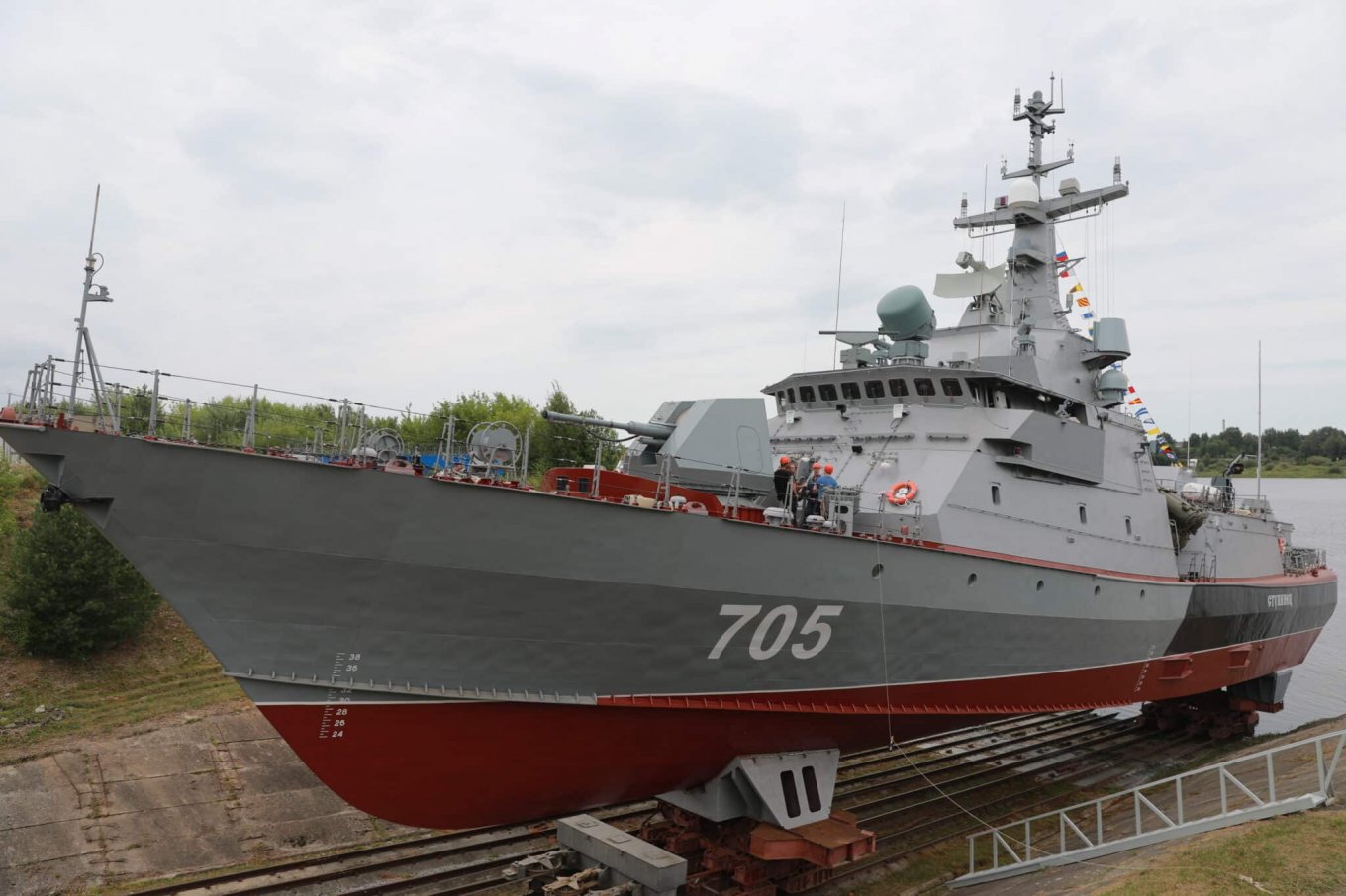 Launching of the Stupinets Tarantul-class missile boat for the russian Navy, July 2024 / Defense Express / How russia Built Two Tarantul-Class Missile Boats Out of Rusty Parts