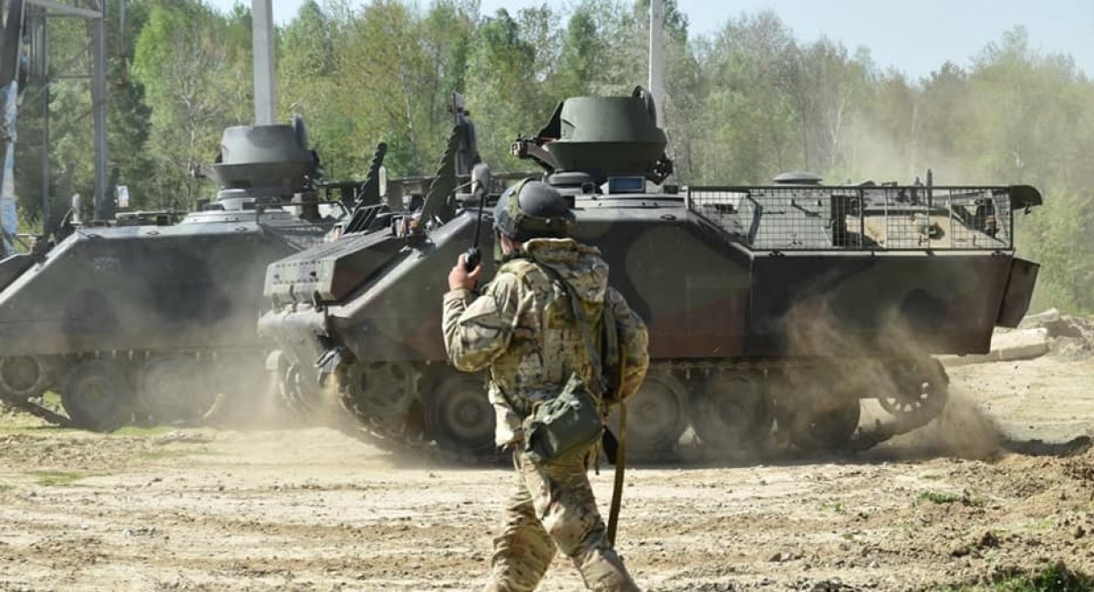 Western armor has already reached Ukraine. This is a photo from proving grounds where Ukrainian soldiers learn how to handle these machines / Photo credit: Land Forces of the Armed Forces of Ukraine, Defense Express