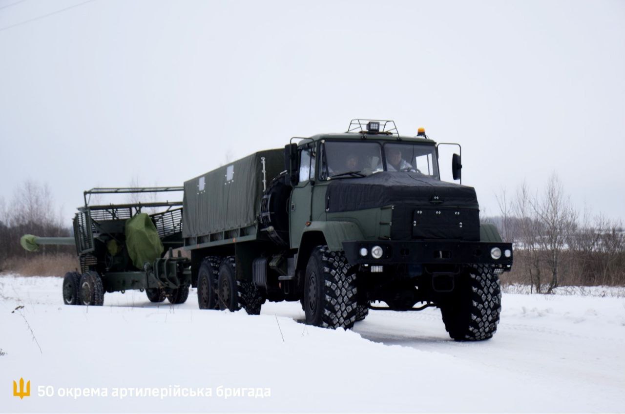 Ukrainian Artillerymen Reveal Pros and Cons of Domestic Bohdana-B and American M777, Defense Express