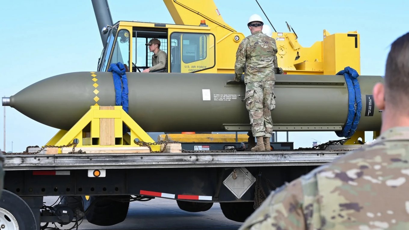 GBU-57 MOP / Defense Express / U.S. Hits Iranian Nuclear Sites with 14 GBU-57 Bombs: How Many Are in Stock, and How Fast Are They Made?