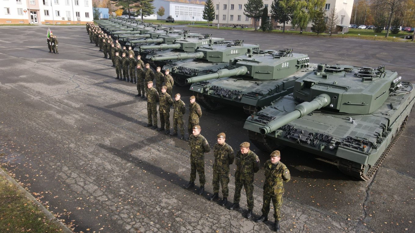 To Replace T-72s Transferred to Ukraine, Czechia Has Got 42 Leopard 2A4s as Intermediate Version of Country's Main Tank, Transfer of Leopard 2A4 from Germany to the Czech Republic, April 2023