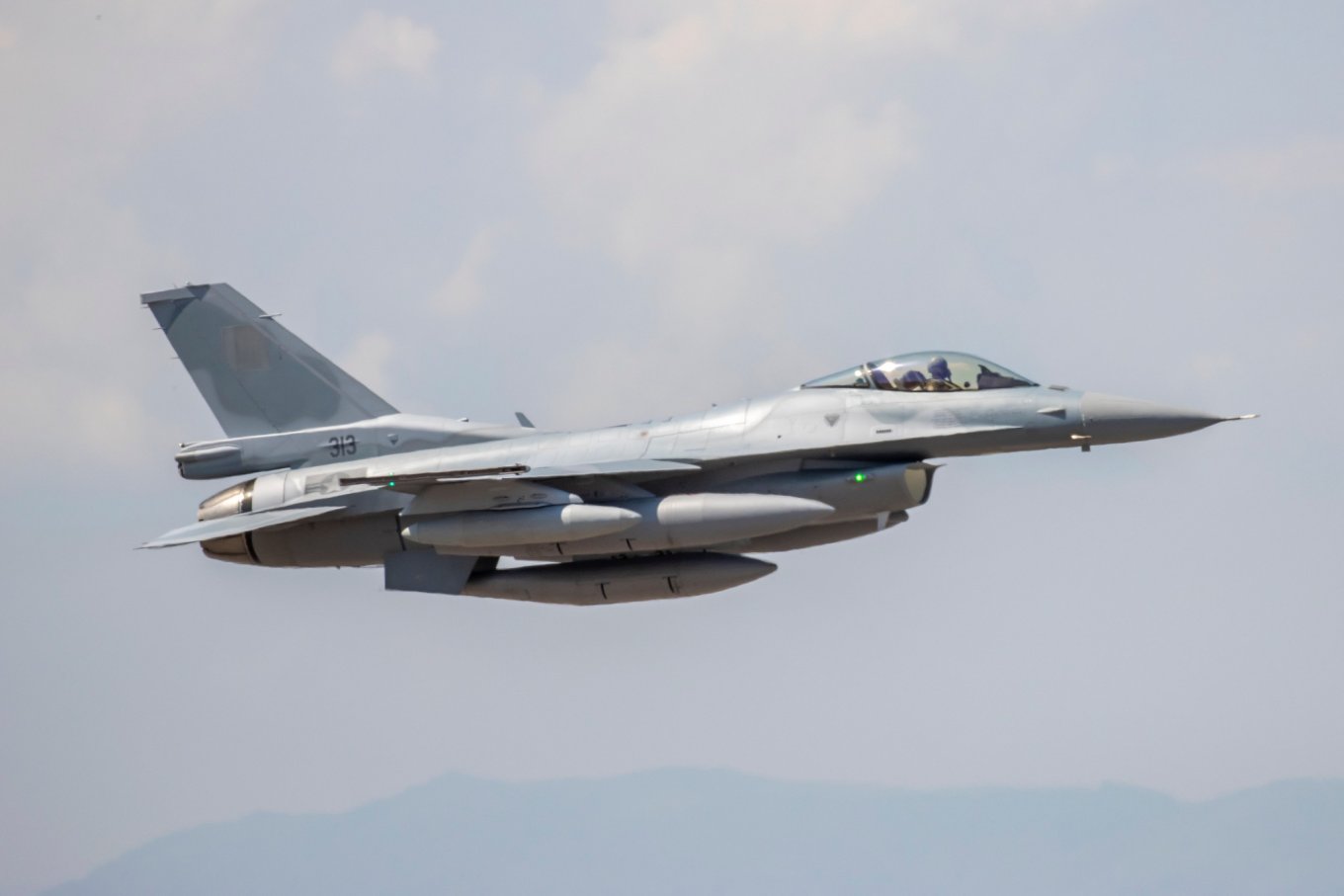 Bulgarian F-16 jet, number 313 Defense Express Cursed Jet? Bulgaria's F-16 Block 70 Aircraft Stumble at the Start