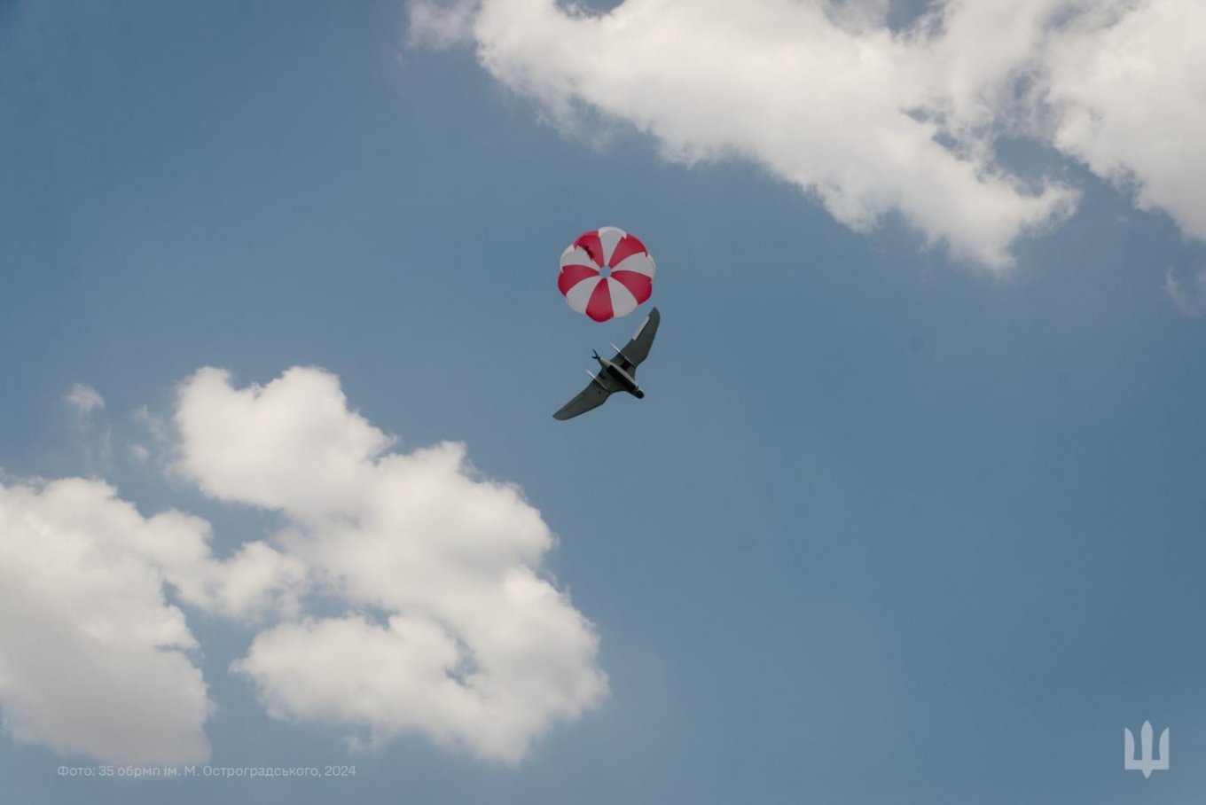 Illustrative photo: Furia UAV descends after finishing a reconnaissance mission / Defense Express / It Was a Matter of Time: Anti-Aircraft FPVs Appear in russian Forces, Starting New Page in Aerial Warfare