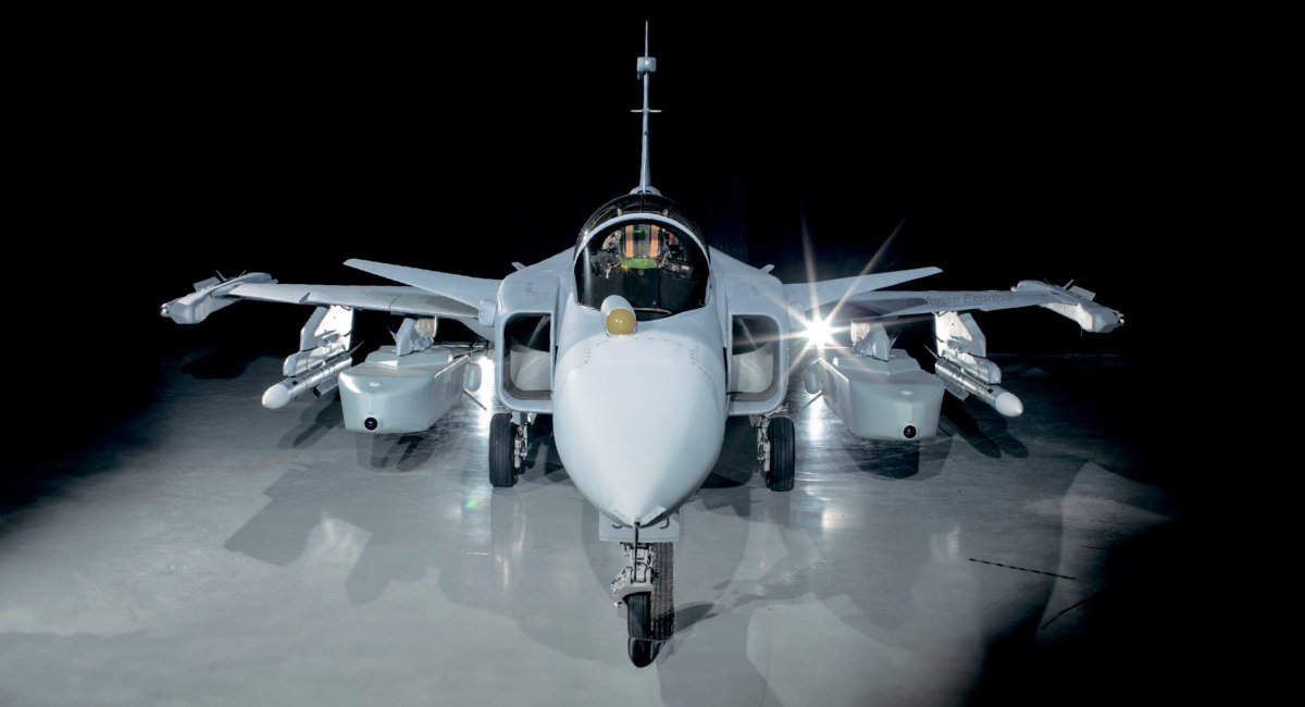 Taurus KEPD 350 under Gripen / Open source photo