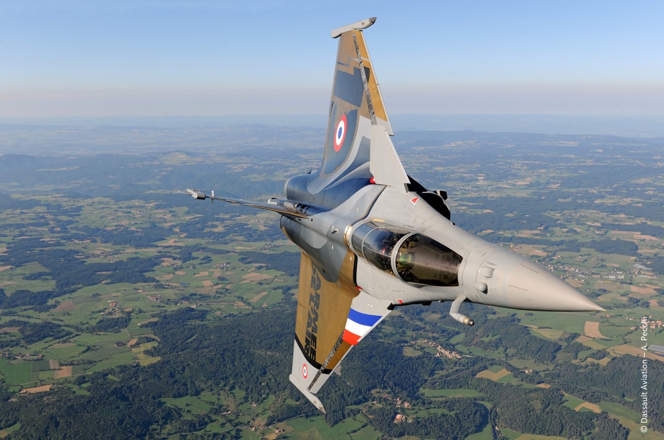 Dassault Rafale fighter jet / Defense Express / France Offers Rafale and SAMP/T Instead of F-35 and Patriot — But Can It Compete on Production Speed?