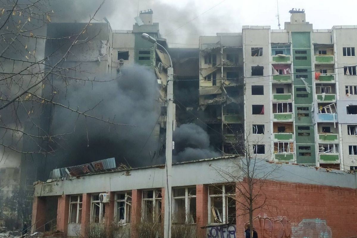 Defense Express / Russia bombed civilian areas of Chernihiv, several high-rise buildings were damaged, two schools, and other buildings. / Day Nine of Ukrainian Defense Against Russian Invasion – Live Updates