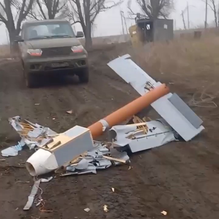 The remnants of a drone of the new type / Defense Express / Ukraine's New MacGyvered Kamikaze Drones are a Menace, russians Complain