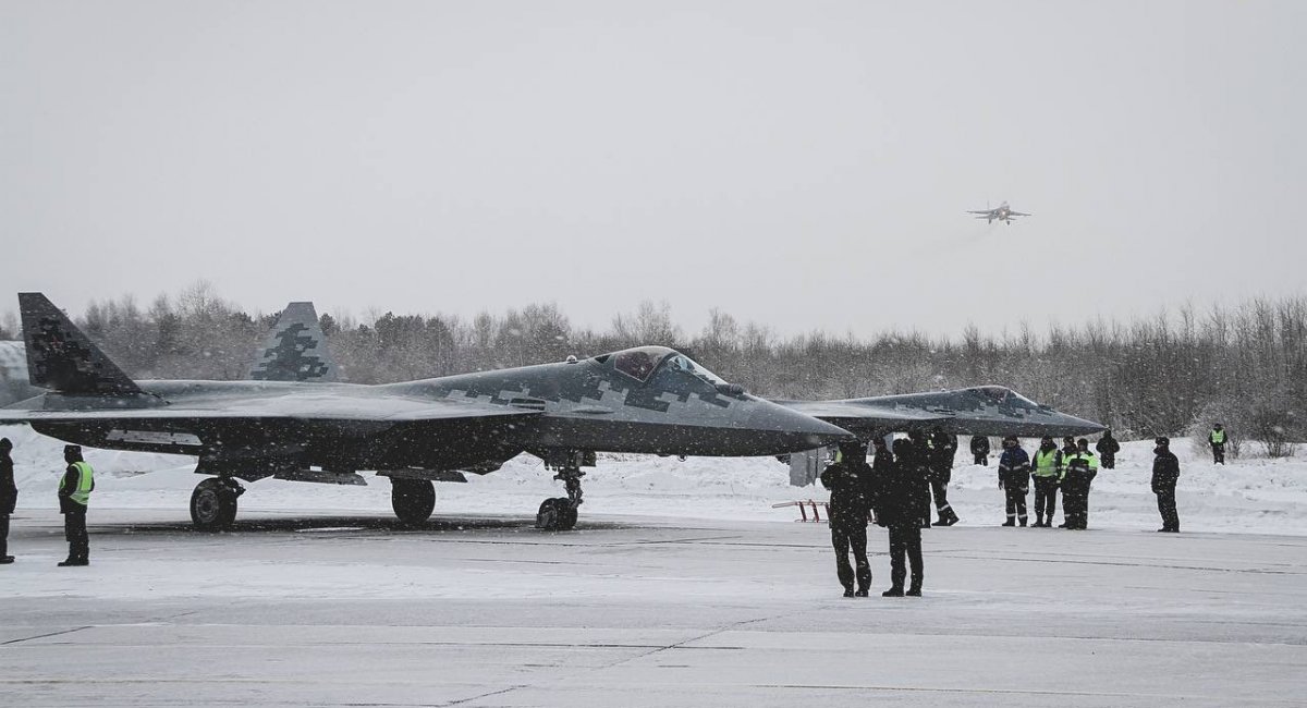 New Su-57 aircraft being handed over to the russian Aerospace Forces, December 2022 / Defense Express / First Photo of a Kh-69 Missile With New Warhead, Downed By Ukraine's Air Defenses