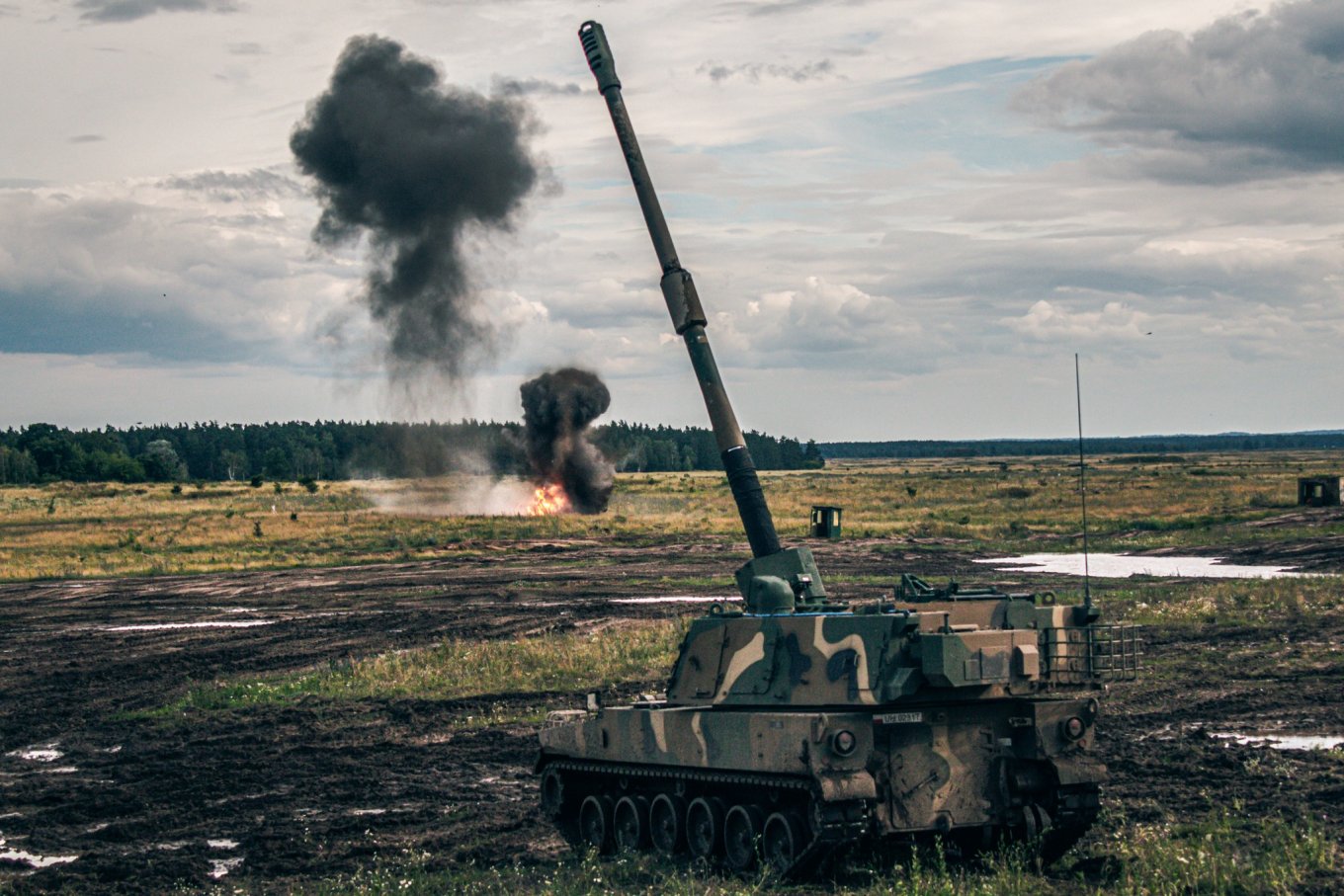 K9A1 self-propelled gun of the Polish Armed Forces / Defense Express / Polish Defense Ministry and Top Arms Maker Don't Believe Ukraine Spends 4,000–9,000 Artillery Shells a Day