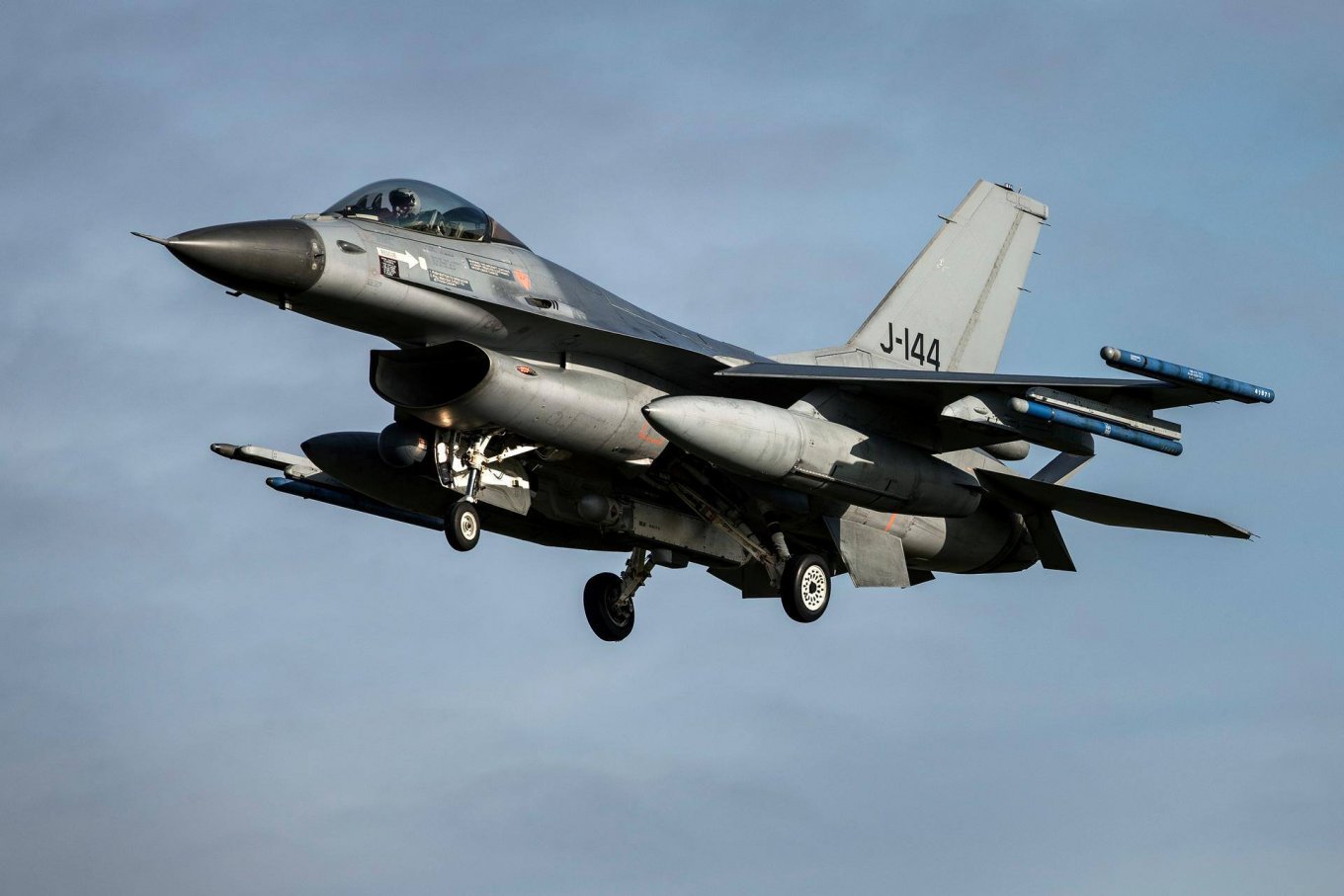 Ukraine's New F-16s From the Netherlands: What's Different From Danish ...