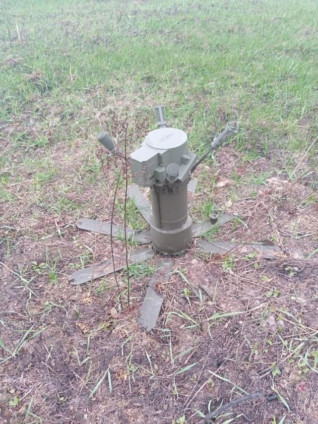 A Russian PTKM-1R top-attack anti-vehicle landmine, purportedly photographed in Ukraine (source: Neil Gibson).