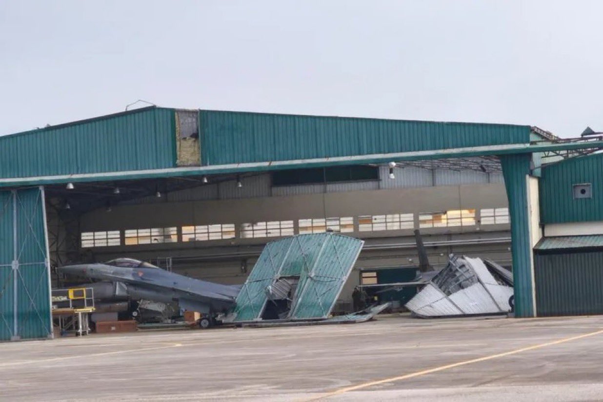 Damage at Portuguese Air Force airbase No. 5