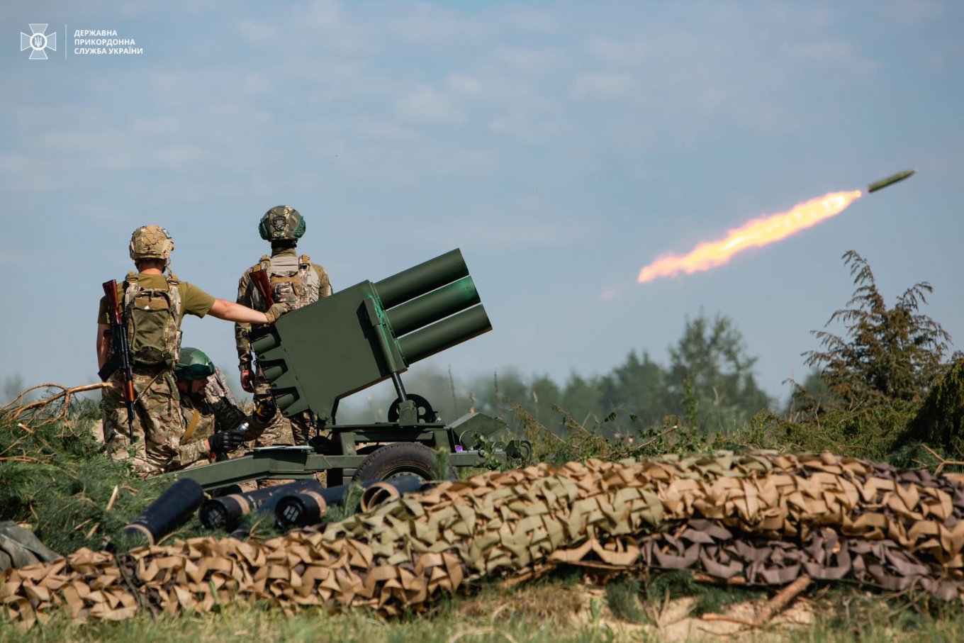 Firing from the RAK-SA-12 MLRS, Ukrainian Border Guards Showed How Their Mini-MLRSs Will Eliminate russian Infantry, Defense Express