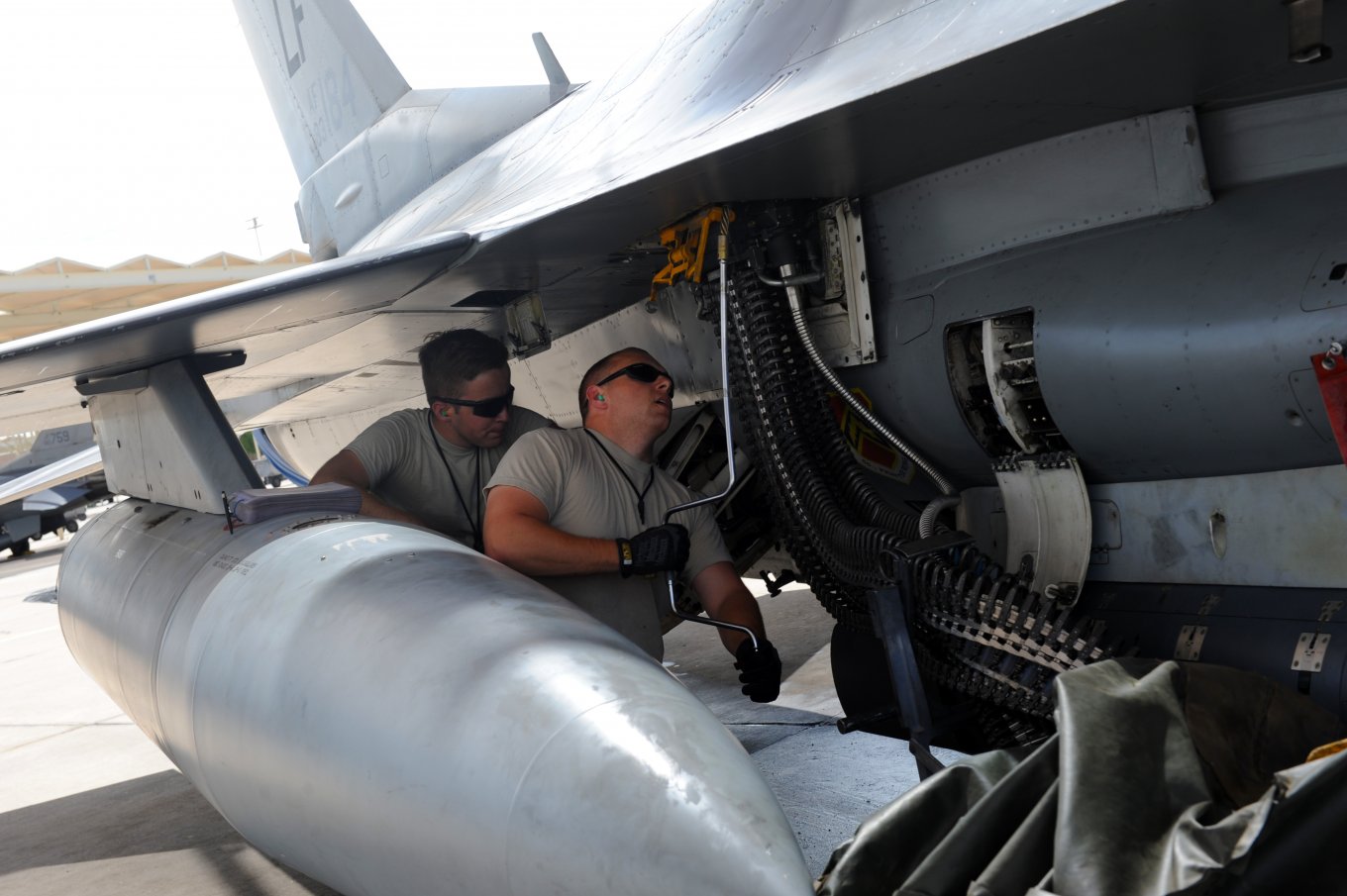 F-16 maintenance: configuring an F-16 for weapons load training