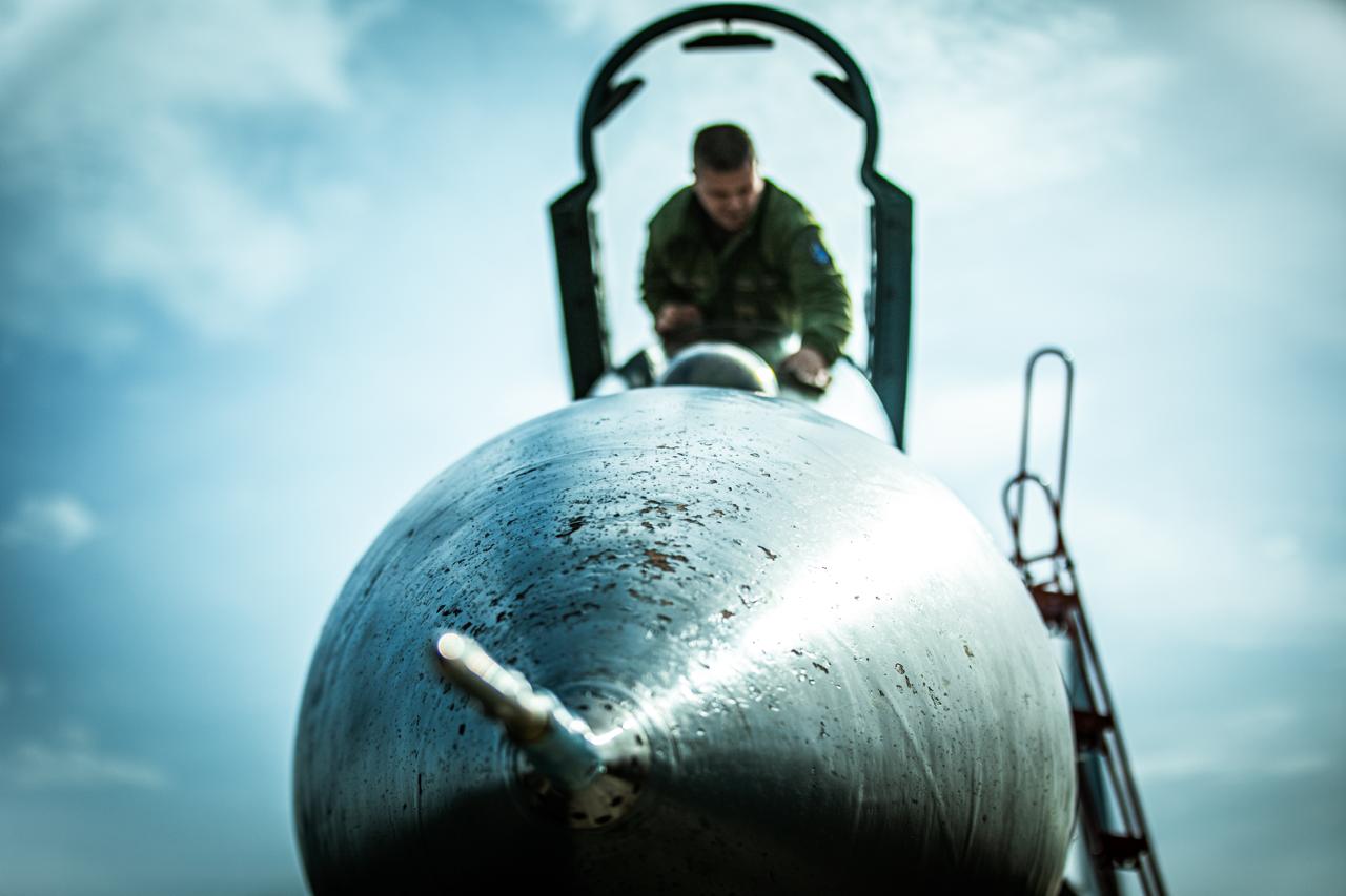 Ukrainian Su-27 aircraft Defense Express Ukraine's Air Force photos Reveal the Rigorous Pre-Flight Work
