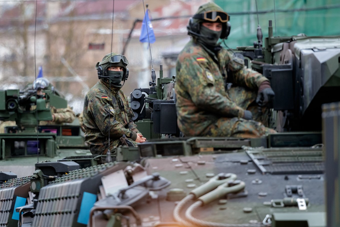 Soldiers from the 112th Panzer Grenadier Battalion take part in the multinational military parade in Vilnius, Lithuania. November 25, 2023 / Defense Express /